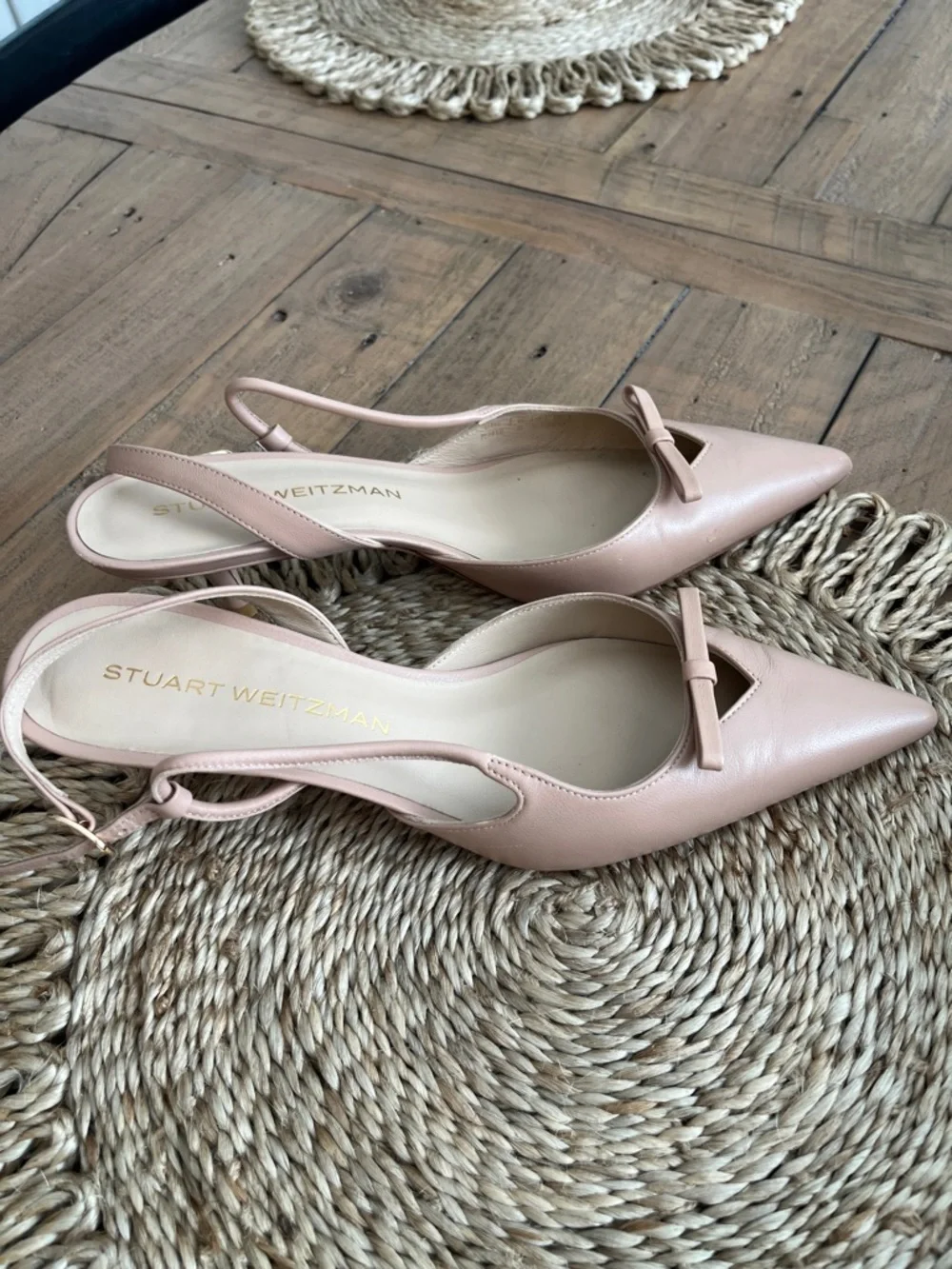 Stuart Weitzman Beige/Blush Pointed-Toe Women’s Slingback Kitten Heels with Bow. - Picture 6 of 6